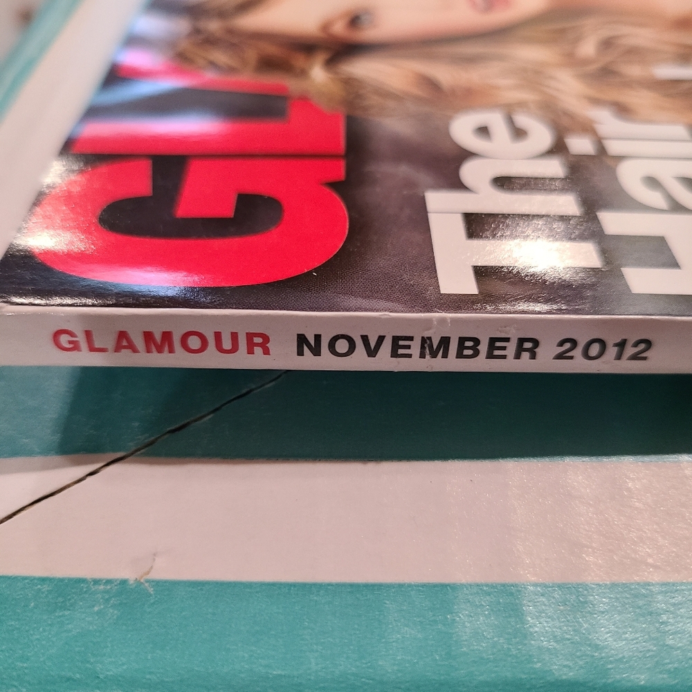 Glamour Magazine Taylor Swift Cover November 2012 - Picture 2 of 3